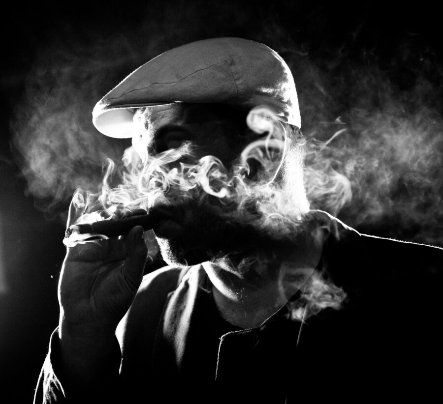 Smoking cigar, Veggbilder, C-You Home