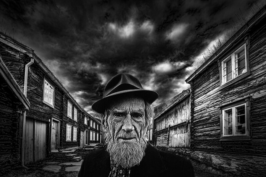 Old Man In Street Veggbilde, Veggbilder, C-You Home
