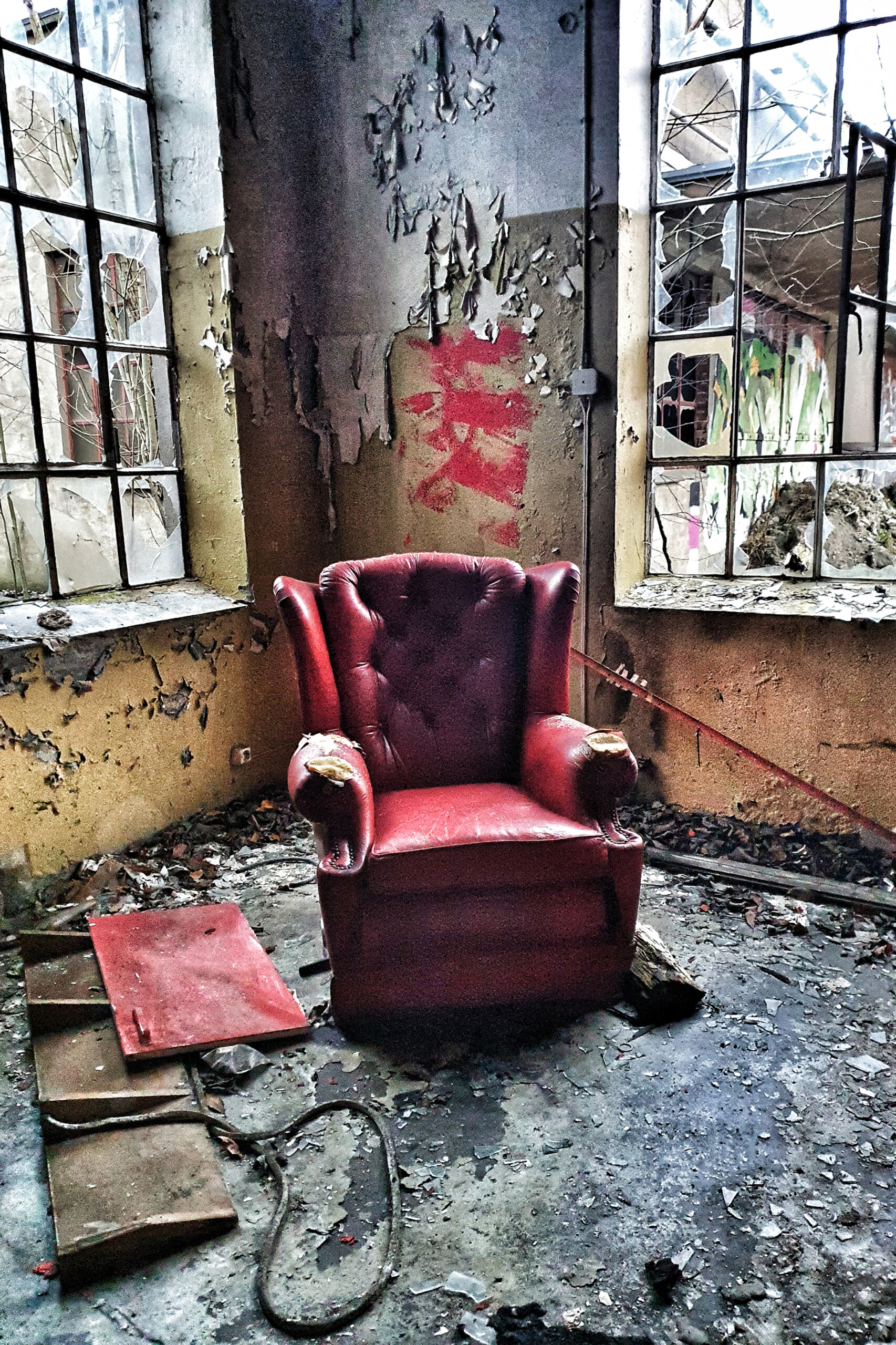 Red Chair 1, Veggbilder, C-You Home