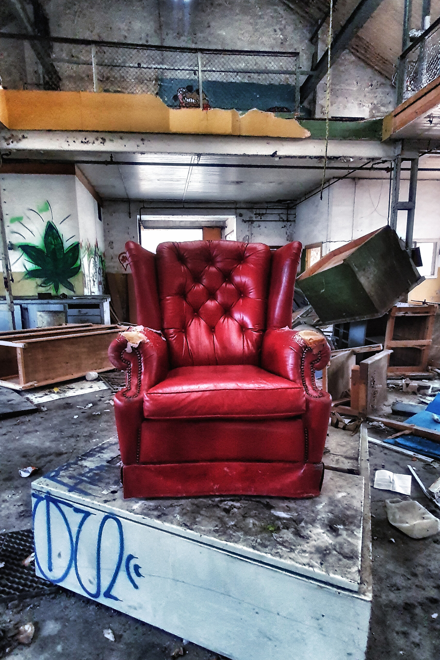 Red Chair 2, Veggbilder, C-You Home