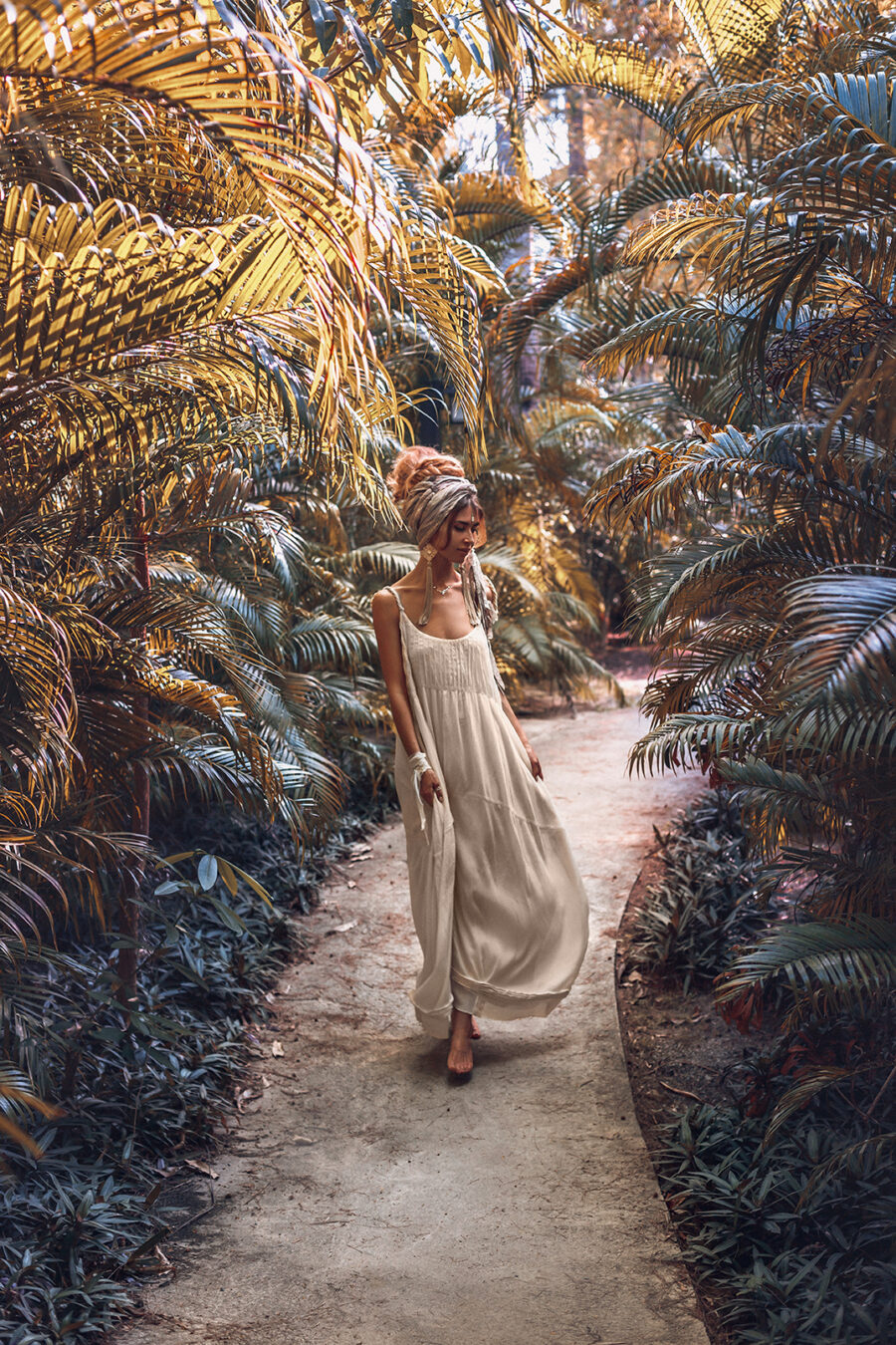 Lady In Tropical Forest Veggbilde, Veggbilder, C-You Home